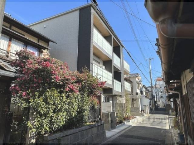 シャーメゾン岩松伏見稲荷外観写真3