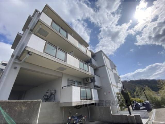 ロイヤルハイツ東生駒外観写真2