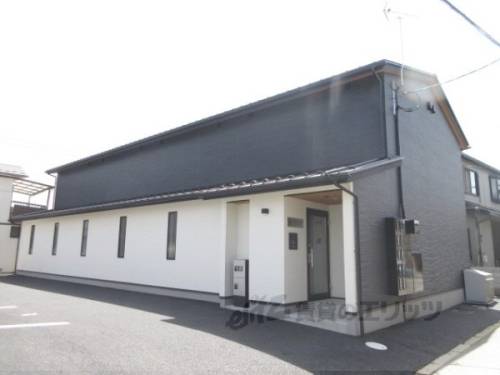 彦根駅より徒歩29分 築2年9ヶ月 2階建の賃貸物件