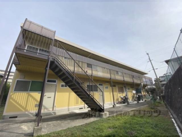 サンハイツ富雄外観写真1