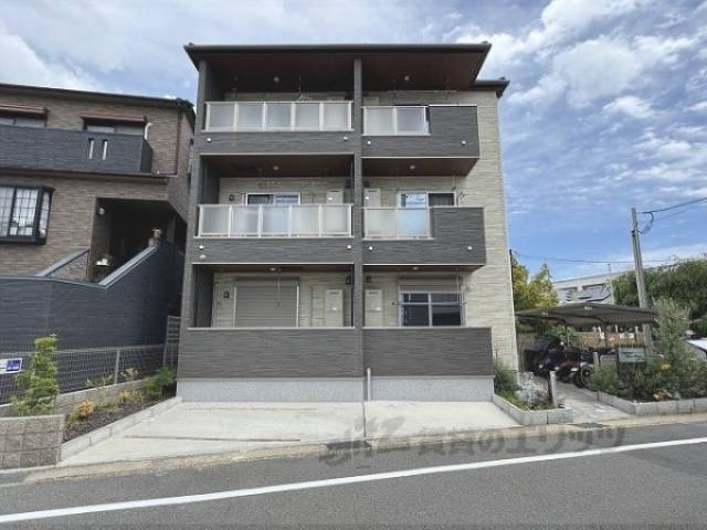 椥辻リバーグレイス外観写真1