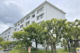 郡山駅前団地１１号棟外観写真