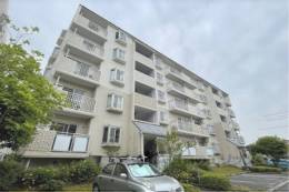 平城左京団地１８号棟外観写真