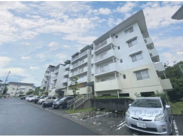 奈良青山団地０８号棟外観写真1