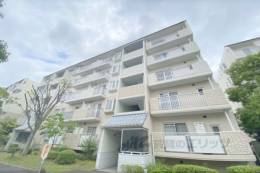 平城左京団地０４号棟外観写真