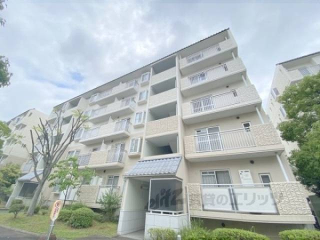 平城左京団地０４号棟外観写真1