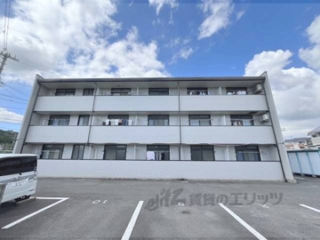 レオパレス二上外観写真1