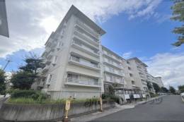 真美ケ丘７丁目団地６号棟外観写真