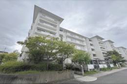 真美ケ丘７丁目団地５号棟外観写真