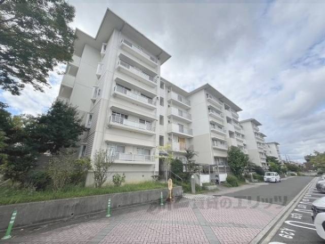 真美ケ丘７丁目団地２号棟外観写真1