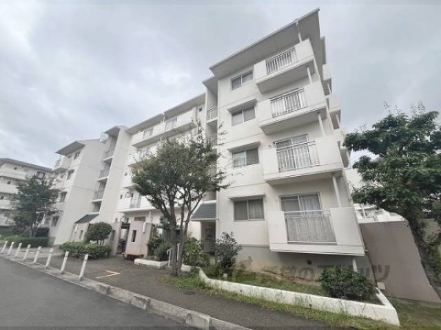 真美ケ丘６丁目団地８号棟外観写真1