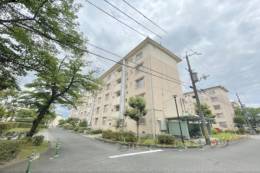 西大和星和台団地７号棟外観写真
