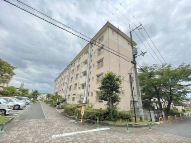 西大和星和台団地６号棟外観写真1