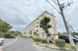西大和星和台団地１０号棟外観写真