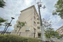 西大和星和台団地４号棟外観写真