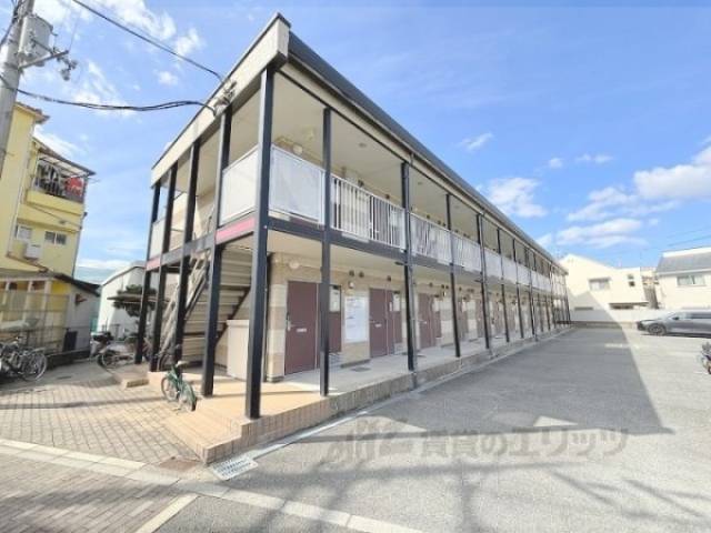 レオパレスカロン外観写真1