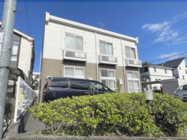 レオパレスさくら坂外観写真1