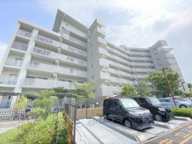 香里ヶ丘けやき東街団地１０号棟外観写真2