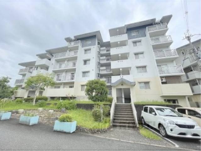 奈良青山一丁目団地１２号棟外観写真1