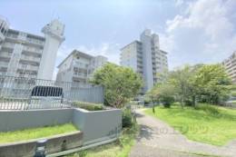 香里ヶ丘みずき街団地１０号棟外観写真