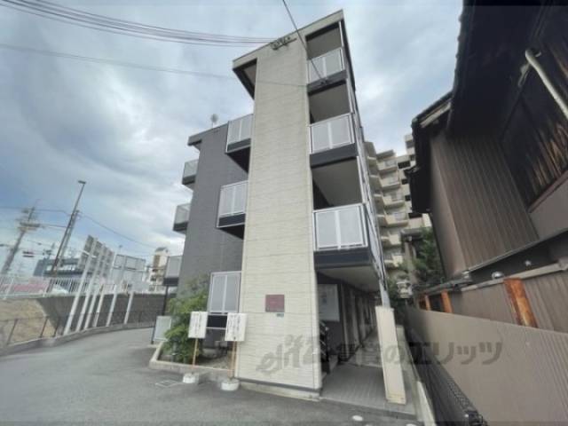 レオパレスヴィルヌーブ大和王寺外観写真1