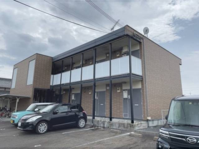 レオパレス豊郷ハーベスト外観写真1