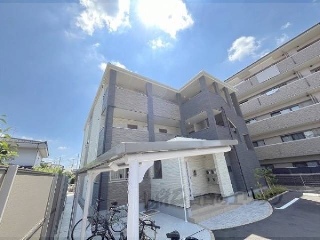ウィスタリア城陽外観写真2