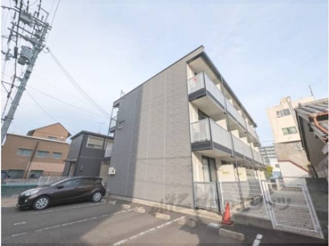 レオパレスペニーレーン外観写真2