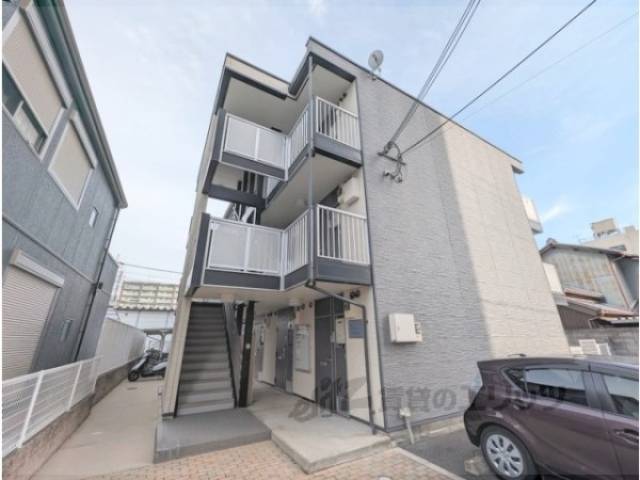 レオパレスペニーレーン外観写真3