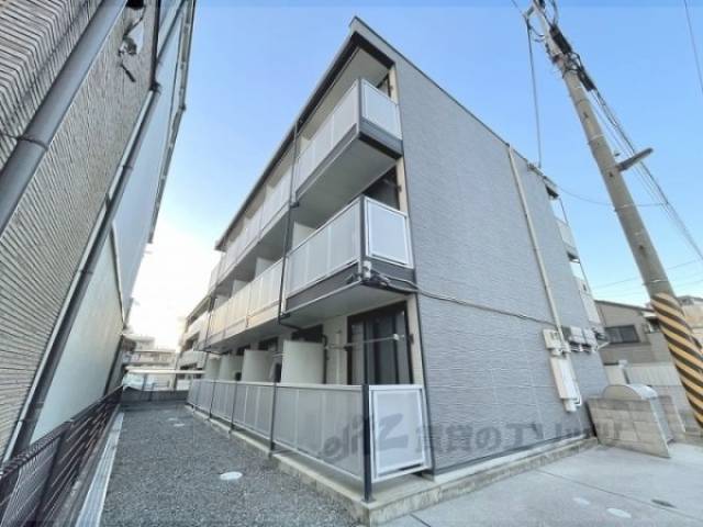 レオパレスプレミエ　エトワール外観写真1