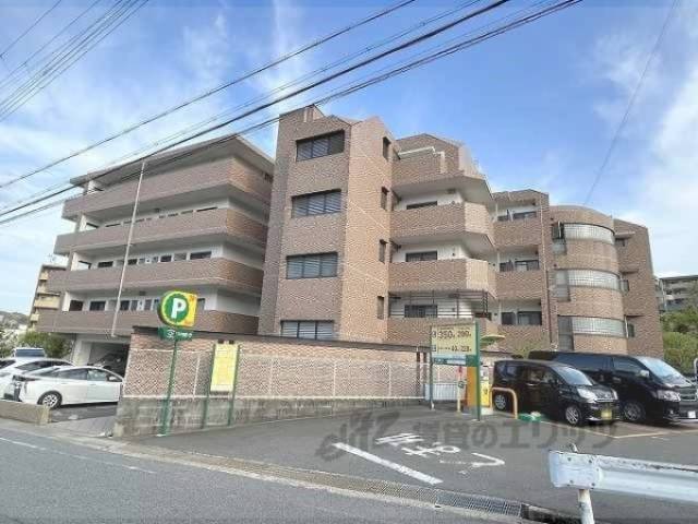 レフィナード・ラ・シャレー生駒外観写真2