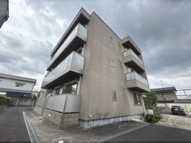 シャーメゾン春日外観写真2