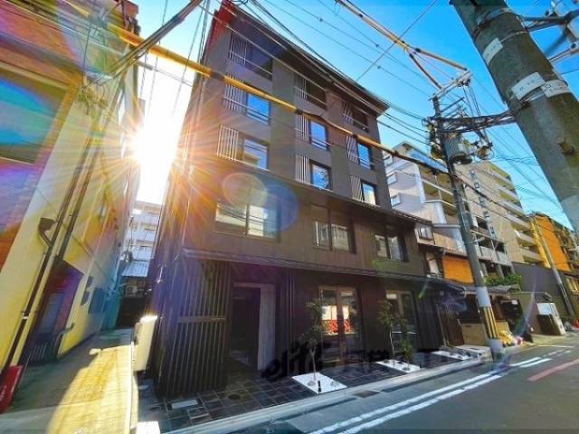 PLOW REVE富小路外観写真2