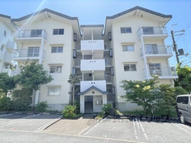 奈良青山一丁目団地０６号棟外観写真2