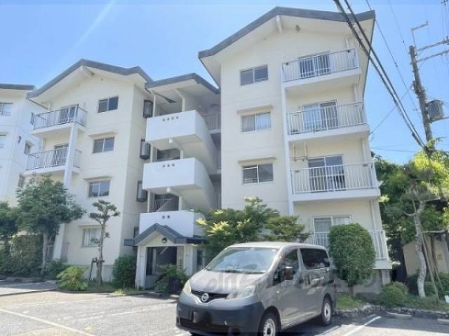 奈良青山一丁目団地０６号棟外観写真3