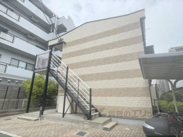 レオパレスレミネンス外観写真1