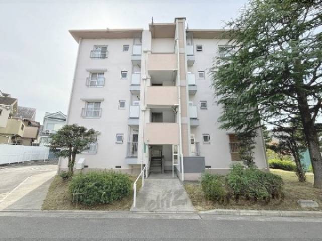 香里ヶ丘東団地Ｅ２４号棟外観写真1