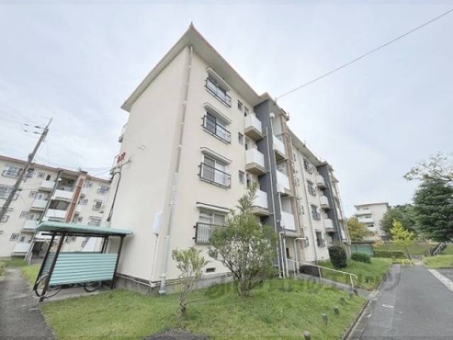 香里ヶ丘西団地Ｄ２２号棟外観写真2