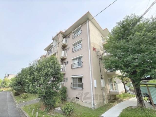 香里ヶ丘西団地Ｄ１７号棟外観写真3