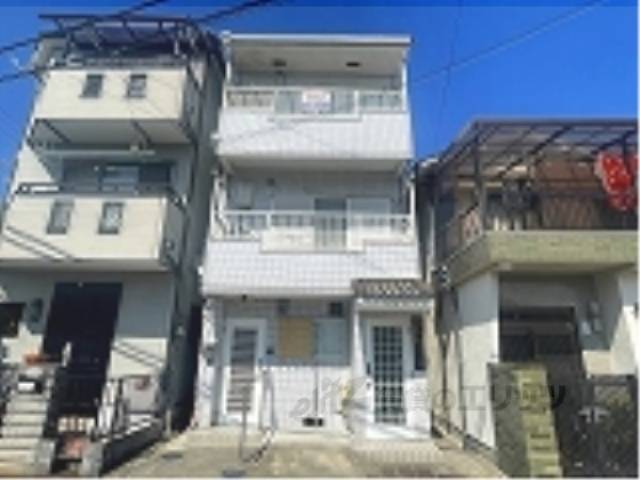 ロイヤルハイム秦外観写真1