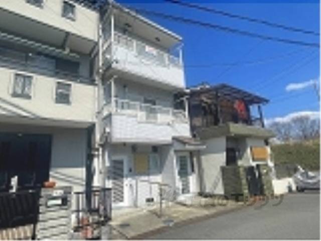 ロイヤルハイム秦外観写真2