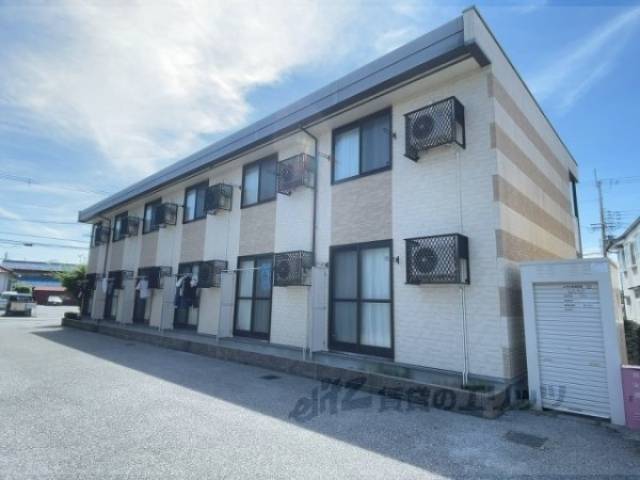 レオパレス泉外観写真1