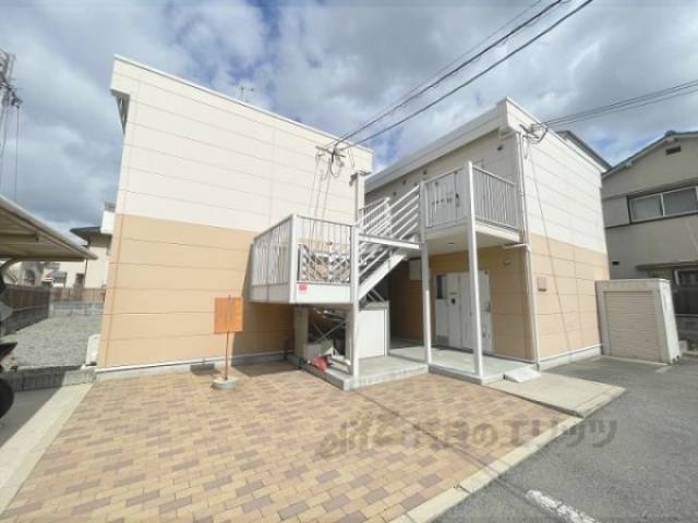 レオパレスアルフ外観写真1