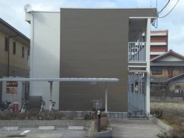 レオパレス雅外観写真1