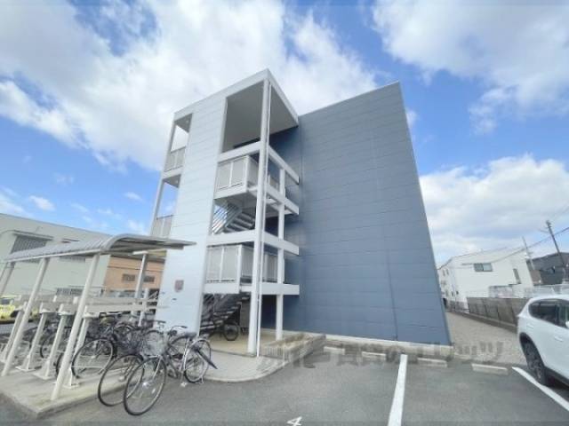 レオパレスナザレ外観写真1