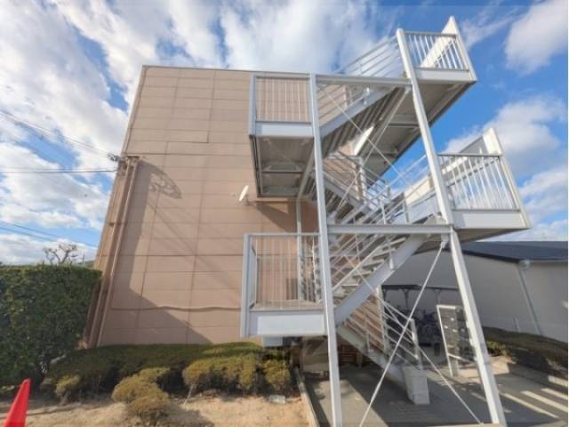 レオパレスタカラ外観写真2