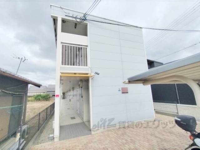 レオパレスエザーンス外観写真2