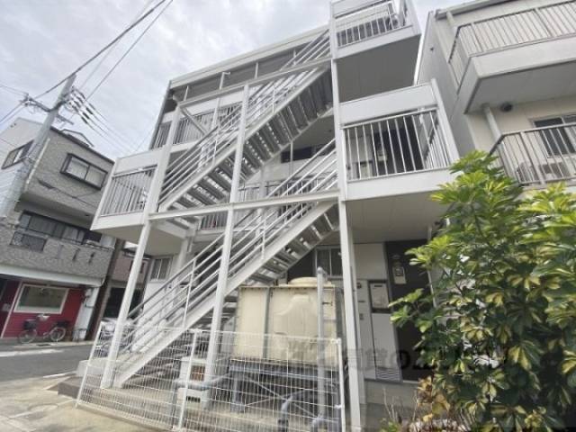 レオパレスＦＵＳＥ外観写真3
