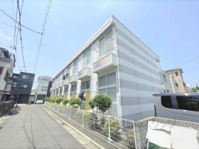 レオパレスパリワール外観写真1