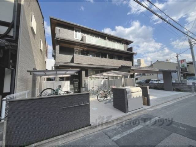 シャーメゾン烏丸五条外観写真1